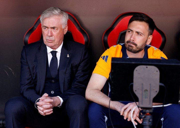 Carlo Ancelotti con Davide Ancelotti. (REUTERS/Marcelo Del Pozo)