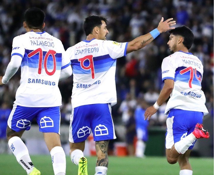 El festejo de U. Católica (Instagram Oficial).q