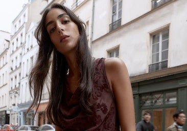 Los tops asimétricos más elegantes que te resolverán los looks de noche