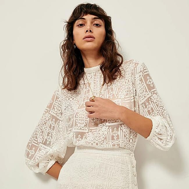 Blusa blanca con transparencias de Sessùn, 235 euros.