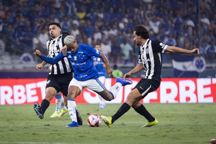 Cruzeiro ante Atlético Mineiro.