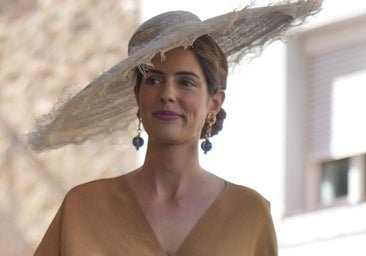 Sofía Palazuelo tiene el truco de estilo definitivo para llevar transparencias en tus looks de invitada esta primavera