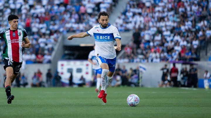 Católica goleó a Palestino.
