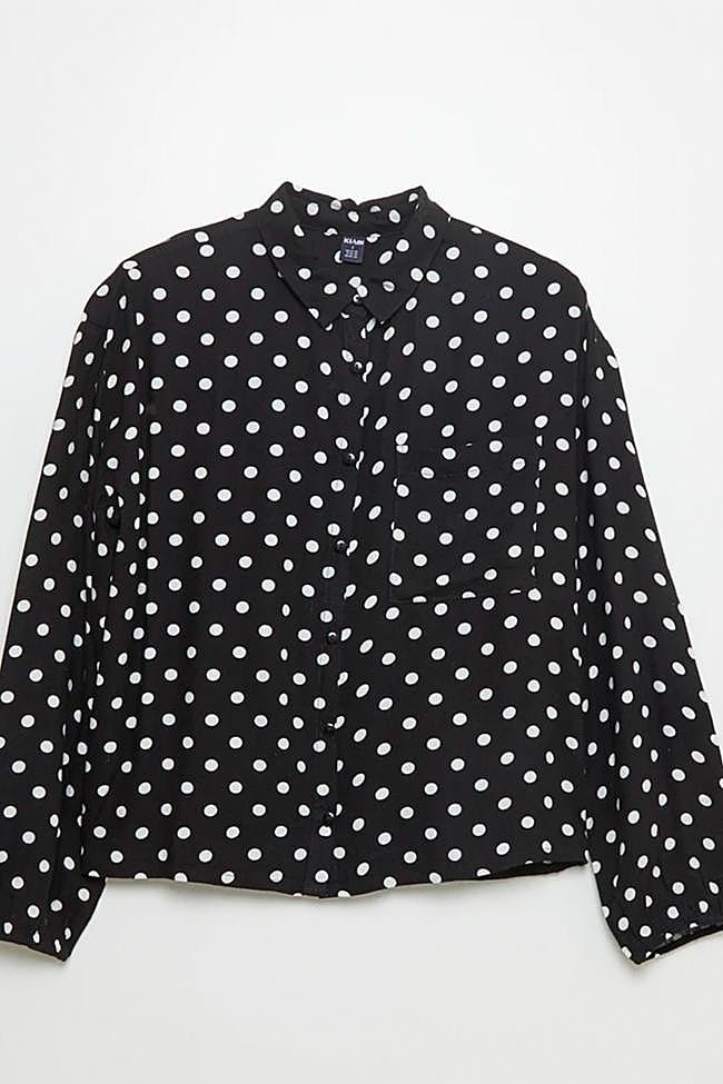 Blusa con estampado de lunares de Kiabi.