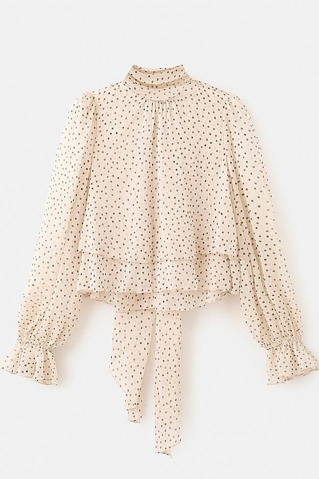 Blusa con estampado de lunares de Mango.