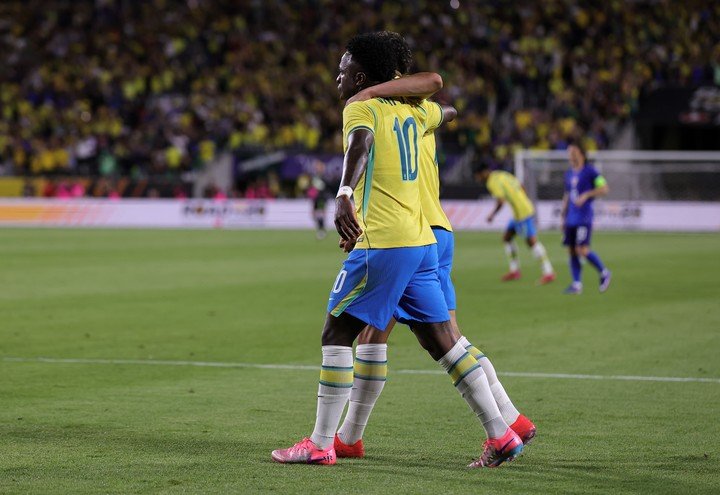 Vinícius Junior en el festejo del 1 a 0 (EFE).