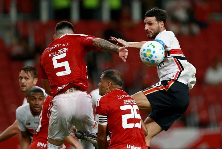 Calleri le dio el empate a San Pablo (REUTERS/Diego Vara).