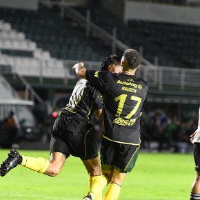 Defensa le ganó 2-1 a Chaco For Ever, estiró su invicto y espera por Racing