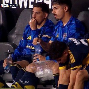 La molestia que obligó a salir a Paredes durante el superclásico