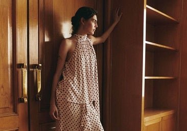 Las novedades de Sfera de la semana: vestidos de lunares, bolsos de rafia y pantalones con bordados