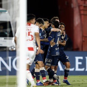 Huracán dejó pasar la clasificación: perdió con Argentinos y definirá todo ante Racing