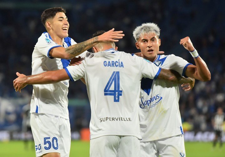 Vélez ganó y es puntero. (Fotobaires)