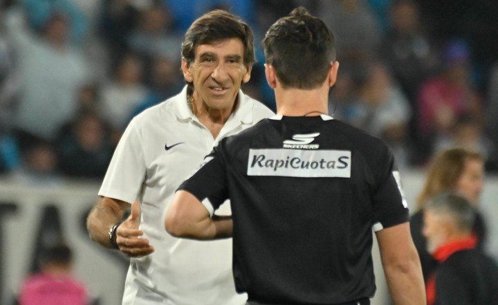 El DT de Racing habló tras el empate (FOTOBAIRES).