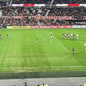 El complicado estado del campo de juego del Monumental en el primer partido de local en Copa y a días del Súper