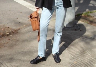 Mocasines arrugados, la nueva tendencia en zapatos planos cómodos