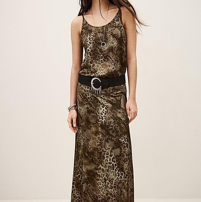 Vestido largo con estampado animal de ba&sh, 175 euros.