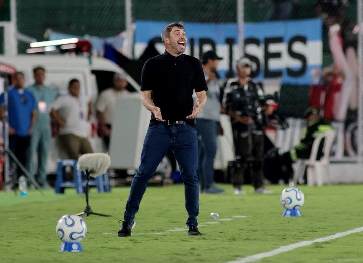 Soccer Football - Recopa Sudamericana - Group H - Blooming v River Plate - Estadio Ramon Tahuichi, Santa Cruz, Bolivia - April 8, 2026
River Plate coach Eduardo Coudet reacts REUTERS/Ipa Ibanez
