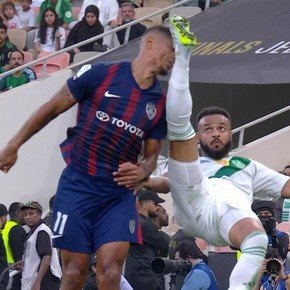 Video: la tremenda patada que desmayó a un jugador y lo mandó al hospital