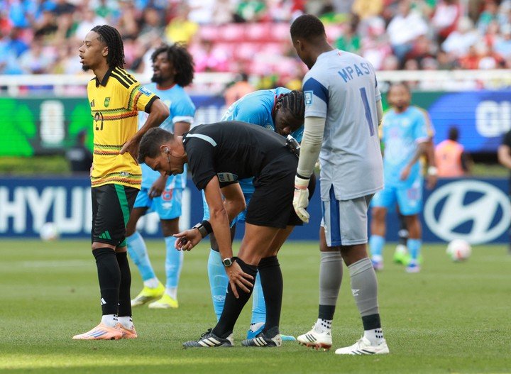 Facundo Tello se lesionó en Congo-Jamaica, del Repechaje (Reuters).