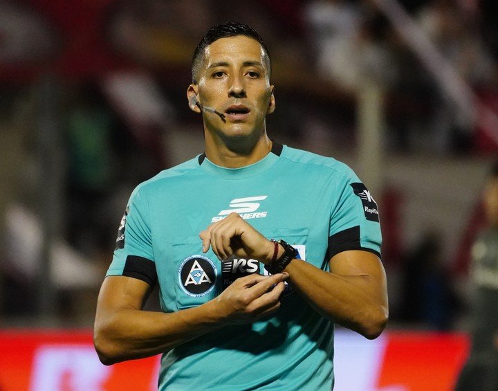 Yael Falcón Pérez en Huracán-Olimpo (Marcelo Carroll).