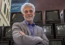 En «QR!», Claudio Martínez advirtió: “Si la inteligencia artificial captura la conversación, se terminó la democracia”