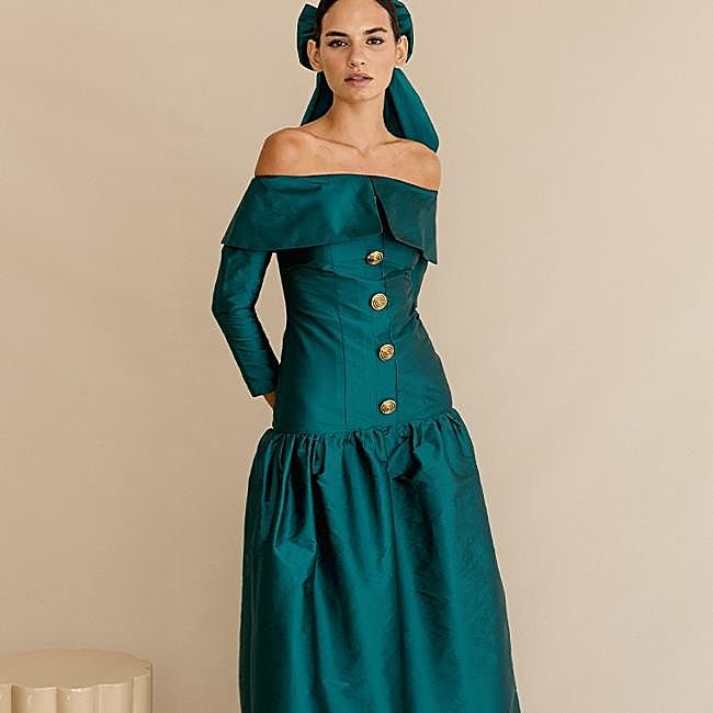 Vestido verde con escote bardot de Lozanía Brand, 120 euros.