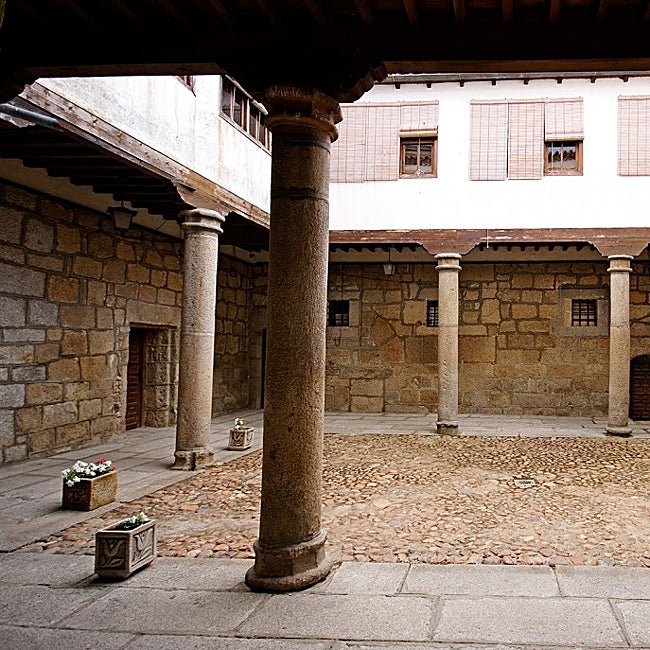 Así es el patio de la Casa Consistorial, una virguería arquitectónica.