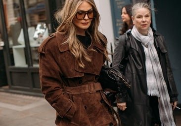 Tener una gabardina clásica es genial, pero tener una de ante es mucho mejor: las más bonitas