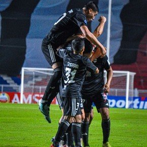 Histórico: Riestra consiguió su primer triunfo internacional