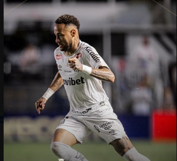 Neymar y una asistencia en Santos (Santos oficial).