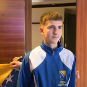 El héroe nacional de Bosnia: le robó el machete de los penales a Donnarrumma y ahora es una estrella
