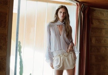 Las novedades de Mango de la semana: vestidos estampados, camisas de rayas y sandalias cómodas