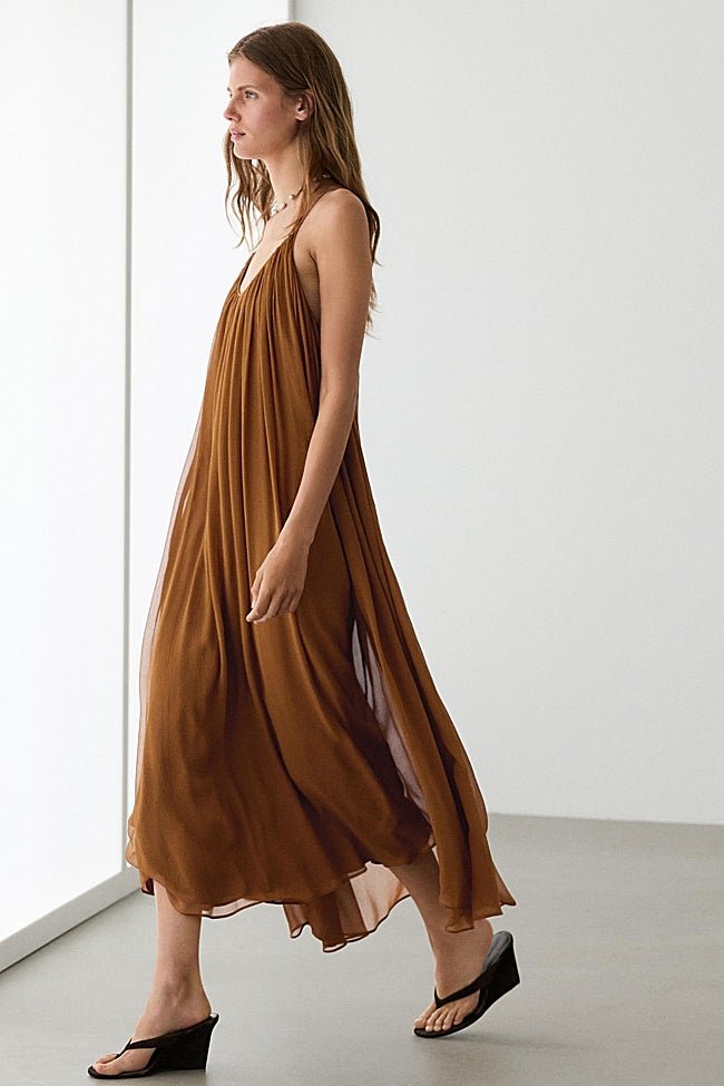 Vestido midi de Massimo Dutti (149 euros)