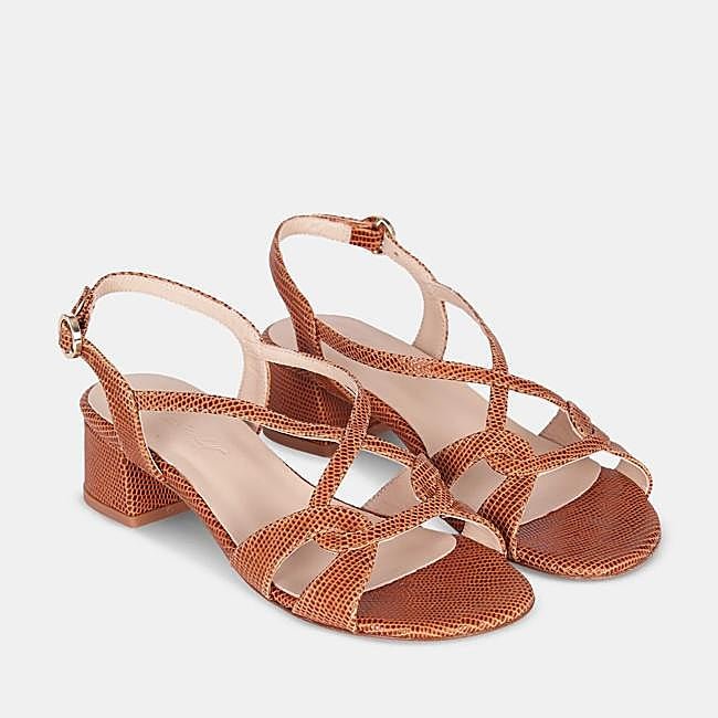 Sandalia de tacón cómodo en color caramelo de Micuir.