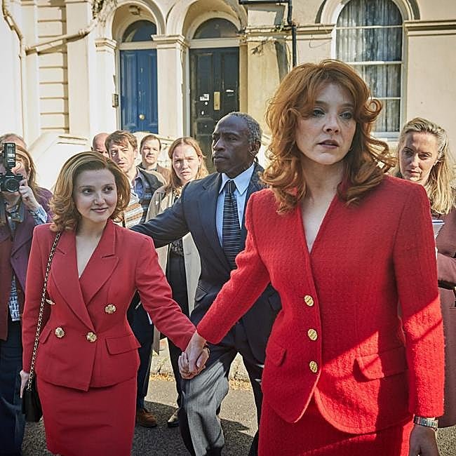 Mia McKenna-Bruce y Natalie Dormer en una imagen de la miniserie británica, The Lady.