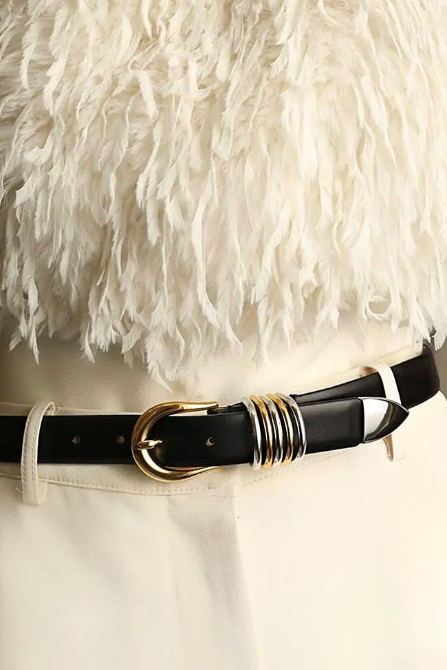 Cinturón en negro elaborado en piel italiana y rematados con herrajes en plata y oro de 24 quilates de Déhanche.