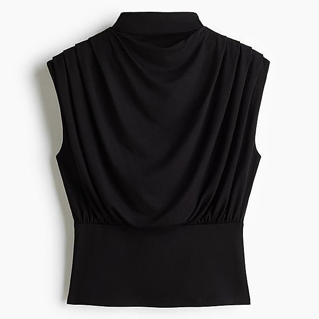 Top negro drapeado, 19,99 euros.