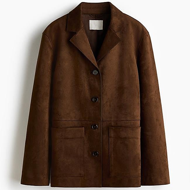 Chaqueta efecto piel marrón, 44,99 euros.