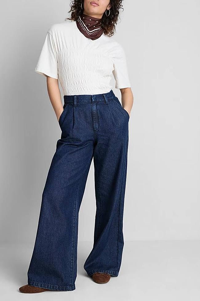 Pantalones vaqueros de pernera ancha tipo sastre (20€)