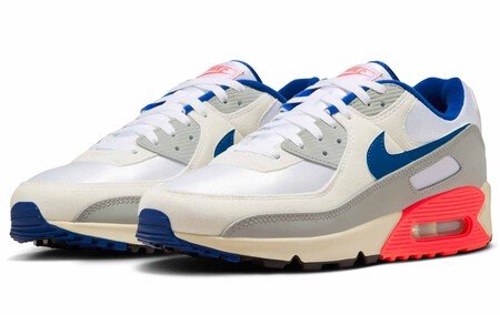 Nike Pinta De Azul Rey Su Zapatilla De Running Mas Famosa De Los Noventa Para Llevar Esa Esencia Retro En Todos Nuestros Looks