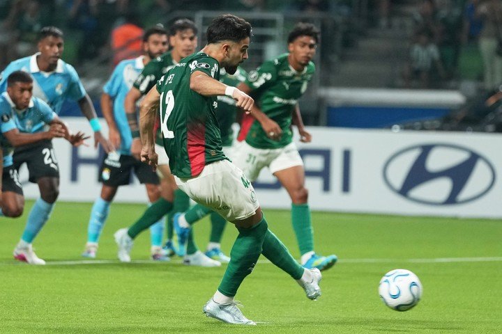 El remate del Flaco Lopez será el 2 a 1.