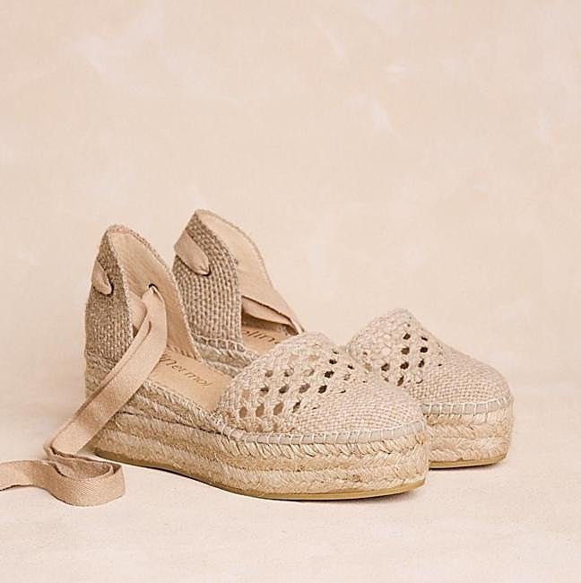 Alpargatas en color crudo de Polin et Moi.