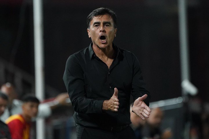 El DT también valoró el funcionamiento defensivo (Foto Juano Tesone).