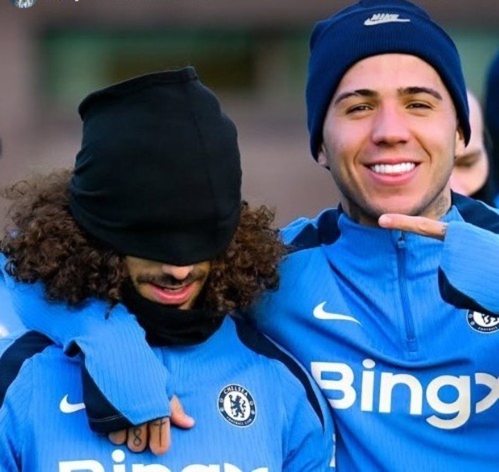 Fernández con Cucurella: para uno, sanción; para el otro, nada (Instagram @enzojfernandez).