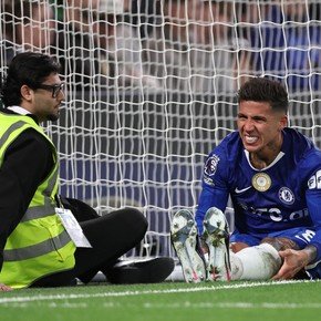 Alivio: Enzo Fernández pidió el cambio en la derrota del Chelsea contra el Manchester United, pero el diagnóstico es bueno