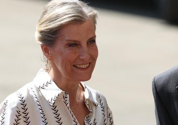 Sofía de Edimburgo, lección de estilo a los 60 con el vestido camisero que está en H&M por 40 euros