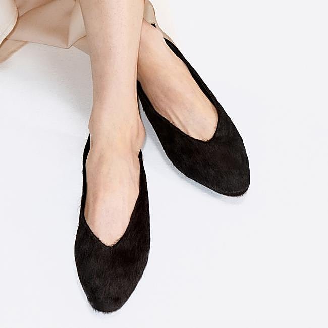 Bailarina negra de H&M, 54,99 euros.