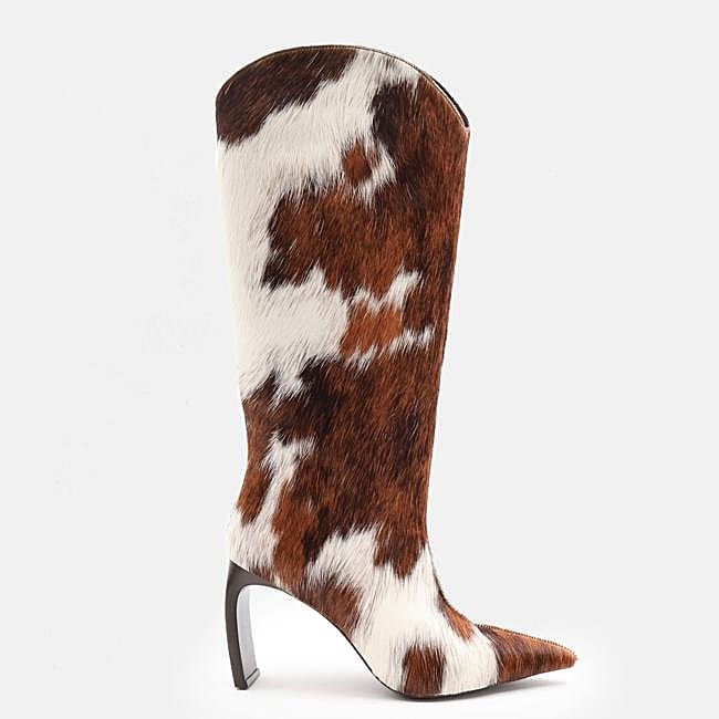 Bota alta estampada de Au Revoir París, 320 euros.