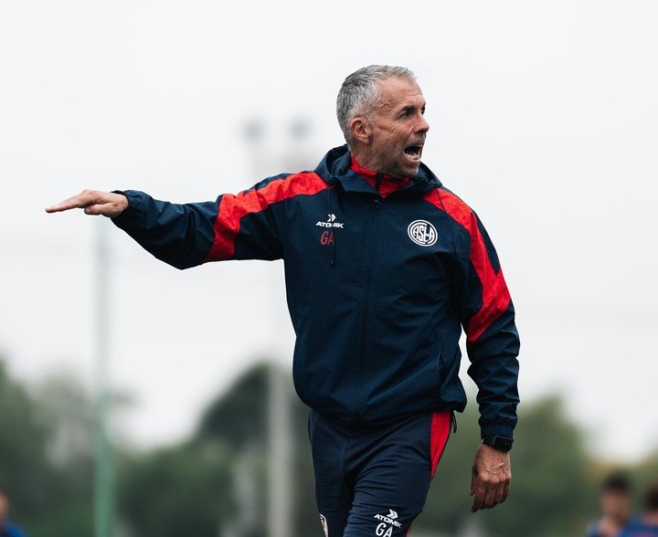 Álvarez y su San Lorenzo se quiere meter a octavos.