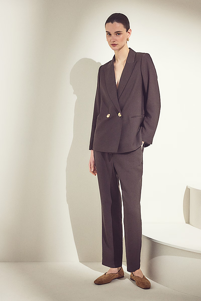 Chaqueta marrón (89,99 euros).